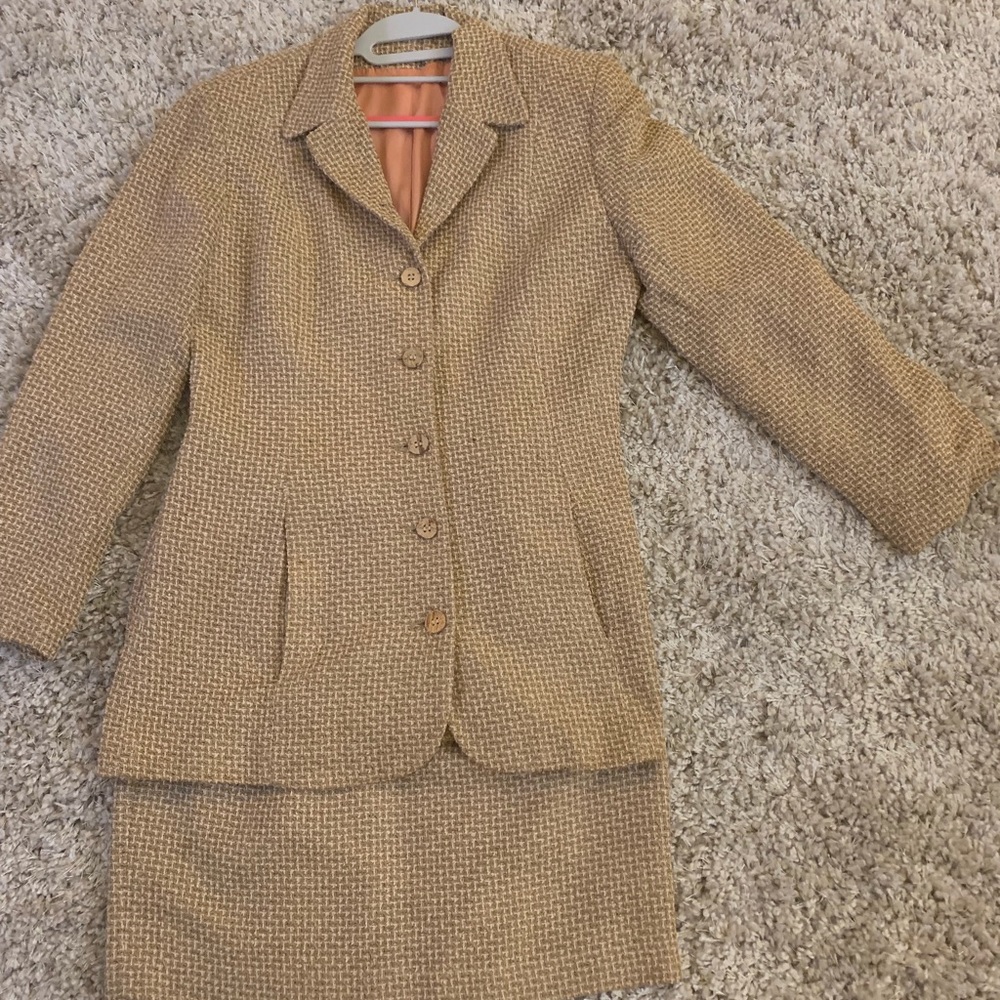 Ladies suit
